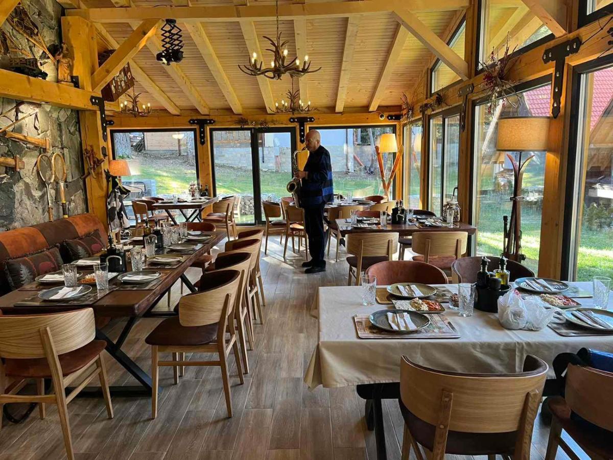 Algara Hut Hotel Panichishte Bagian luar foto