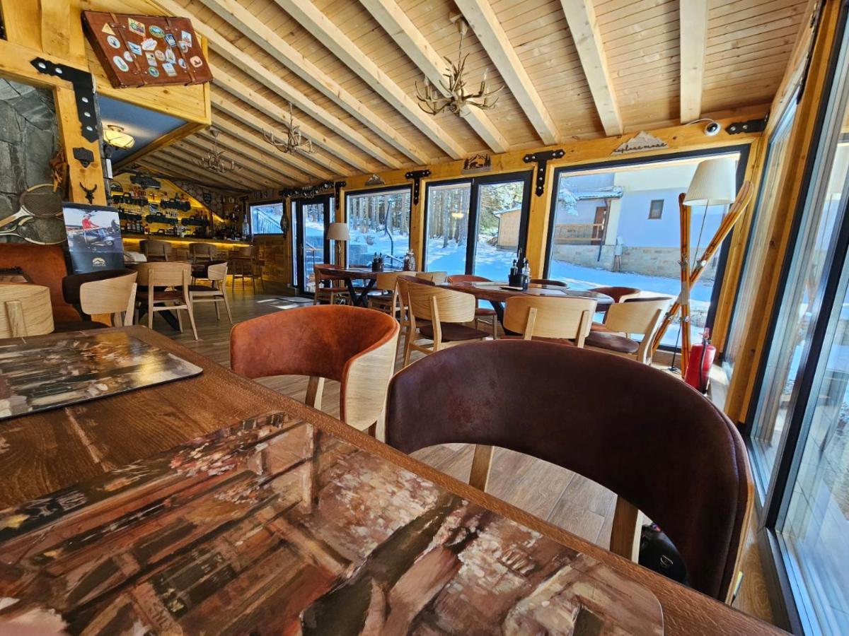 Algara Hut Hotel Panichishte Bagian luar foto
